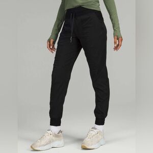 Lululemon Dance Studio Mid-Rise Jogger
Black size 4